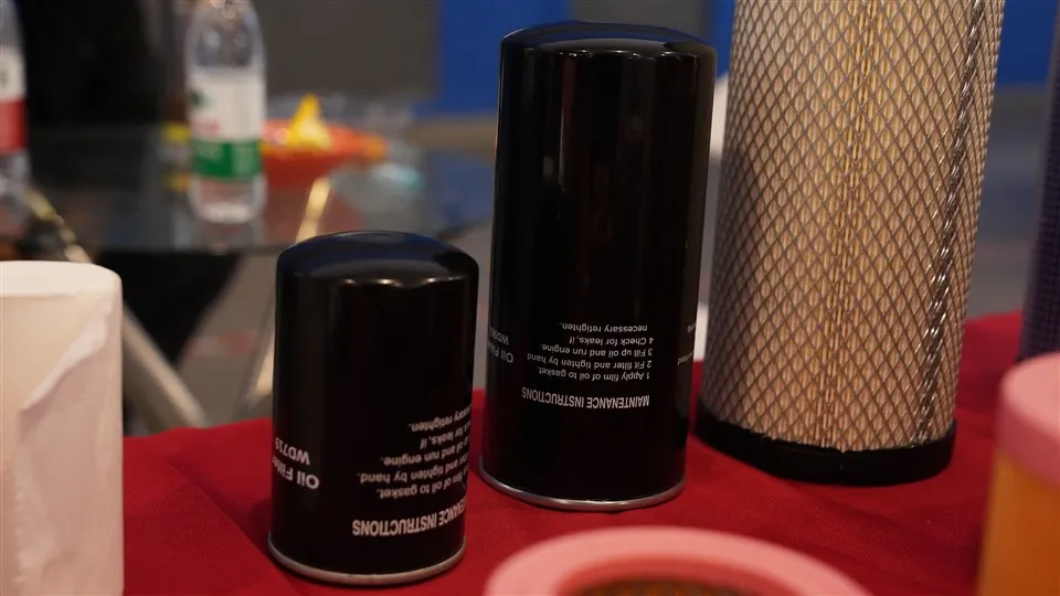 Phụ kiện ô tô Bộ lọc phụ tùng động cơ xe buýt OEM MD135737 15400-Raf-T01 Bộ lọc dầu lọc nhiên liệu có thể giặt được cho Mitsubishi Chrysler Toyota Lexus Isuzu