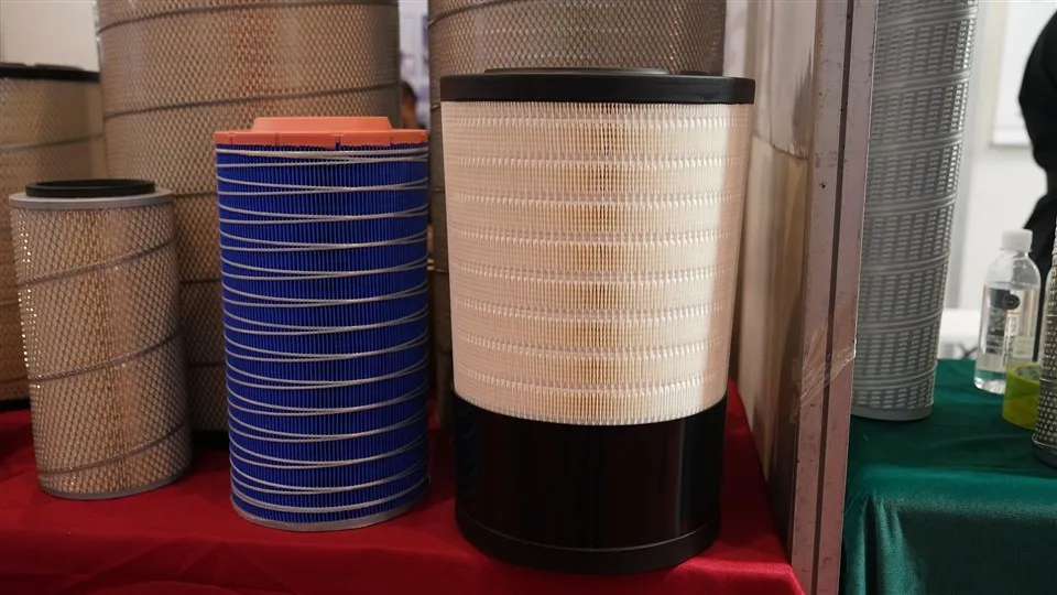 Bộ lọc không khí xe tải hạng nặng Phụ tùng kim loại Thiết bị máy móc P628203 11K9-21320 11K9-21310 Tùy chỉnh mới đã qua sử dụng